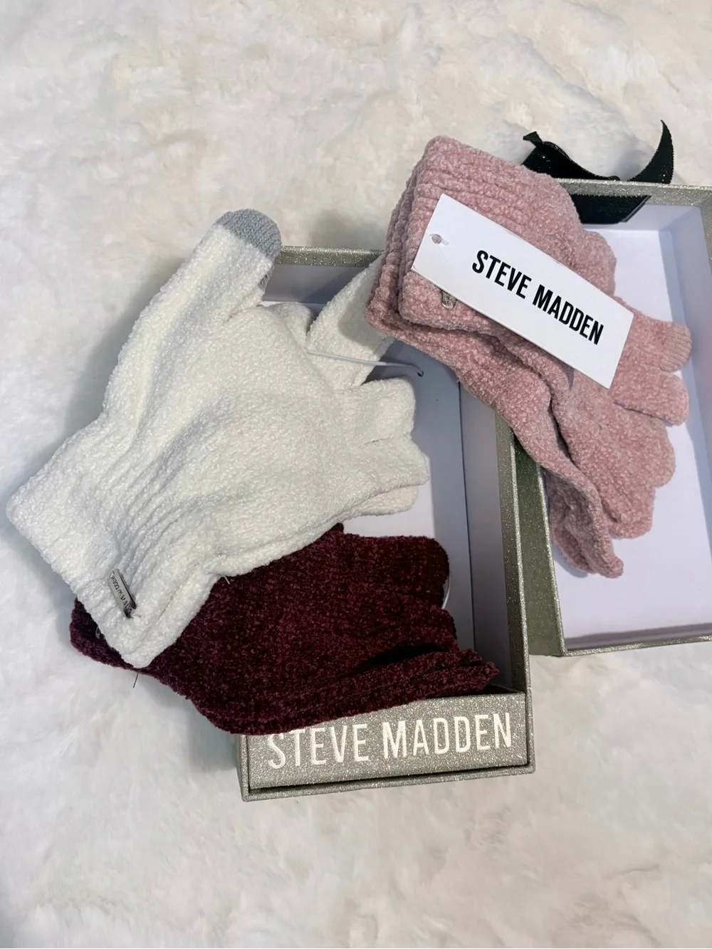 Steve Madden 3pack of Fuzzy Knit touch screen gloves
